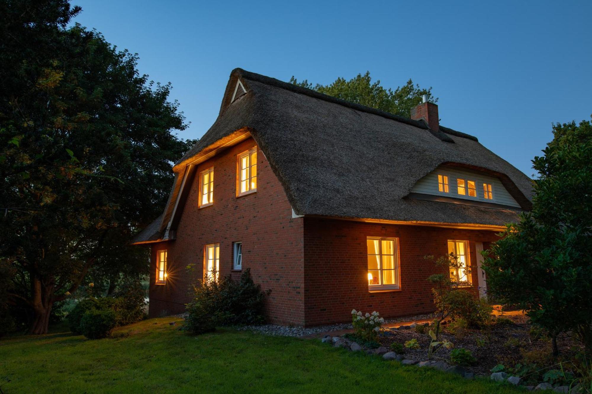 Villa Reetdachhaus Eiderblick Breiholz Esterno foto