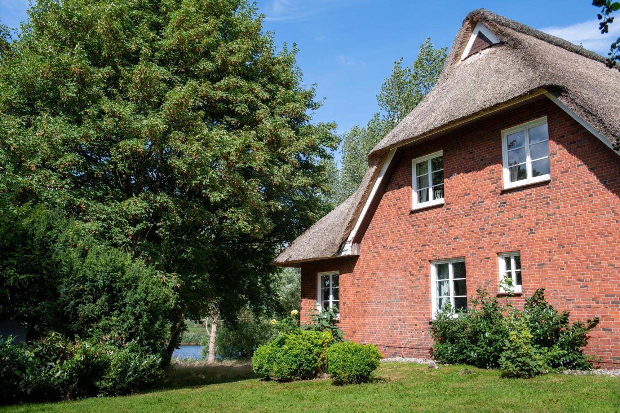 Villa Reetdachhaus Eiderblick Breiholz Esterno foto