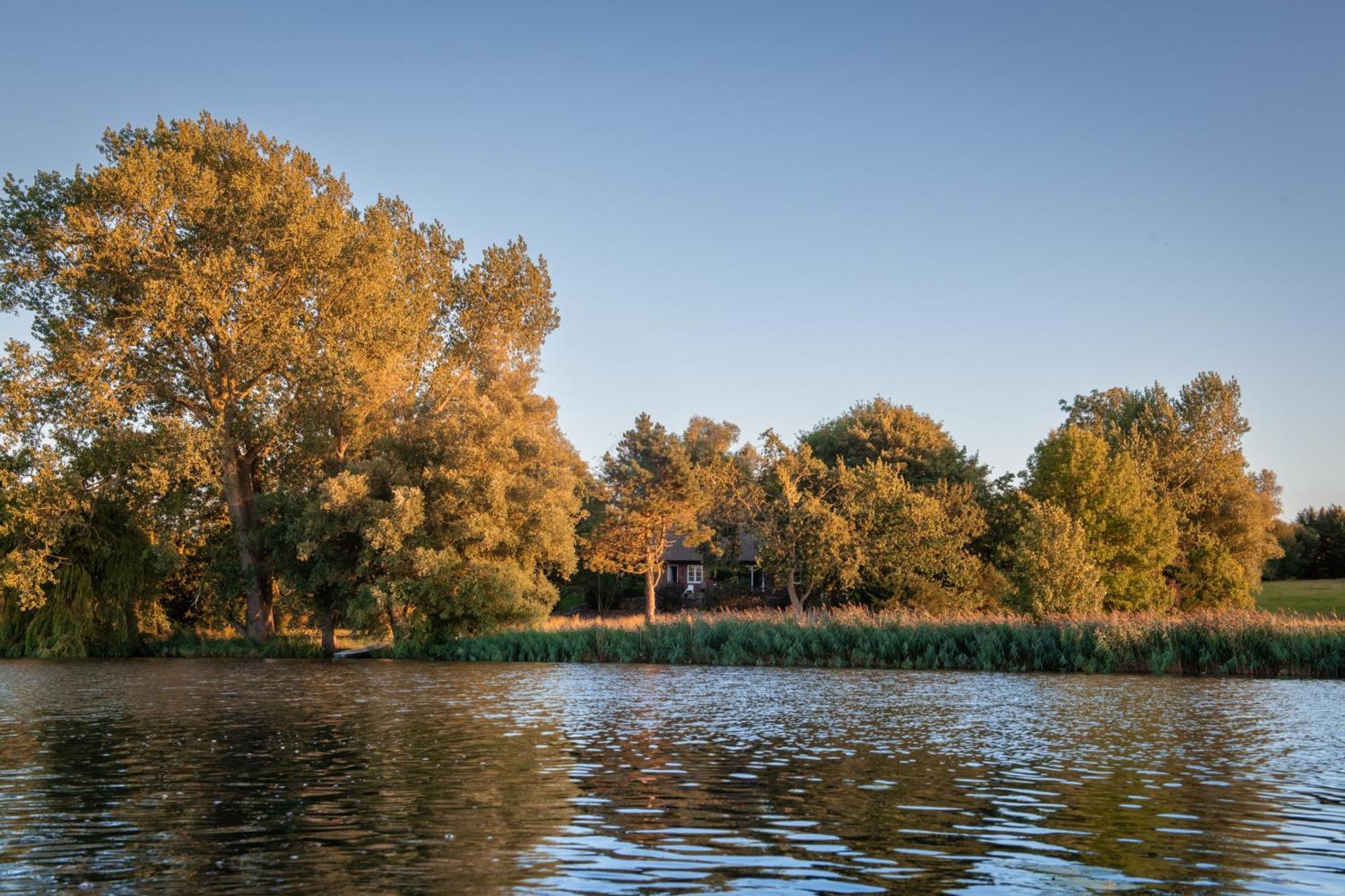 Villa Reetdachhaus Eiderblick Breiholz Esterno foto