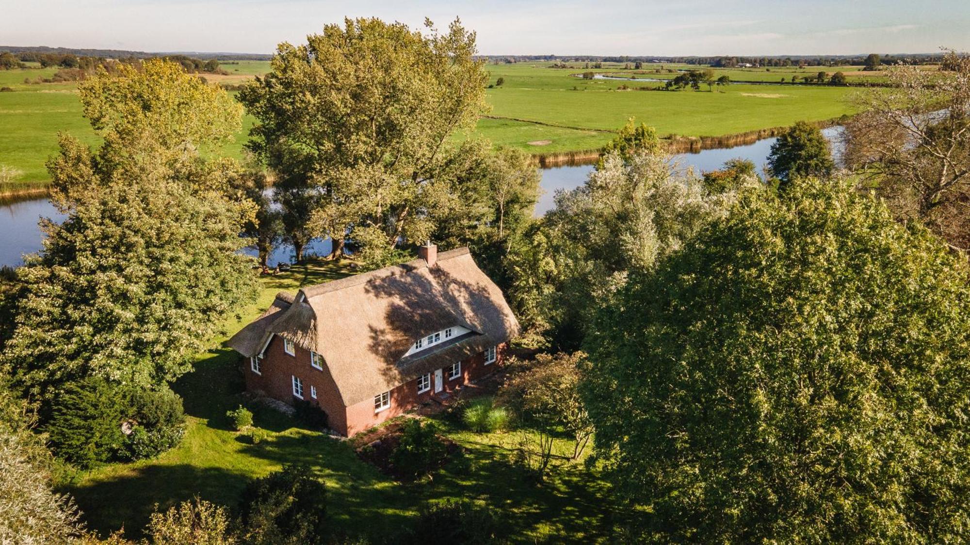 Villa Reetdachhaus Eiderblick Breiholz Esterno foto